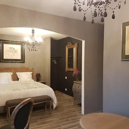La Table De Pierre Bed & Breakfast