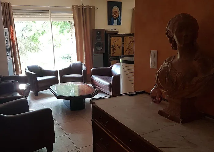 La Table De Pierre Bed & Breakfast 3*